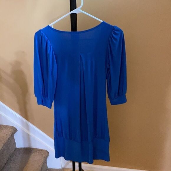 Long Blue Shirt with Open V in the middle - Picture 3 of 4